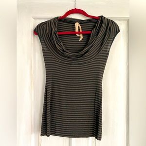 Bailey 44 cap sleeve top size small